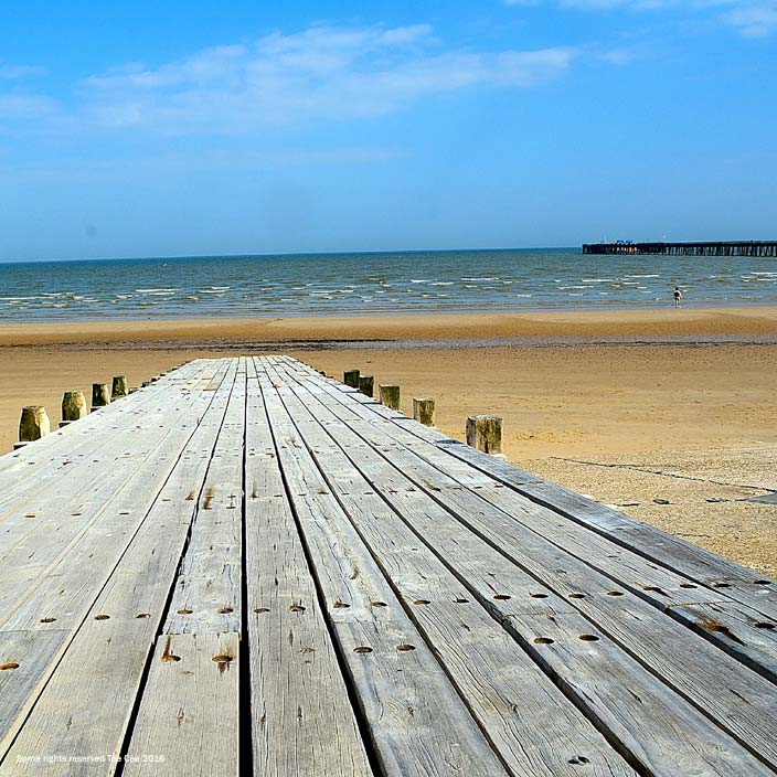 Sandy beaches near London - Walton