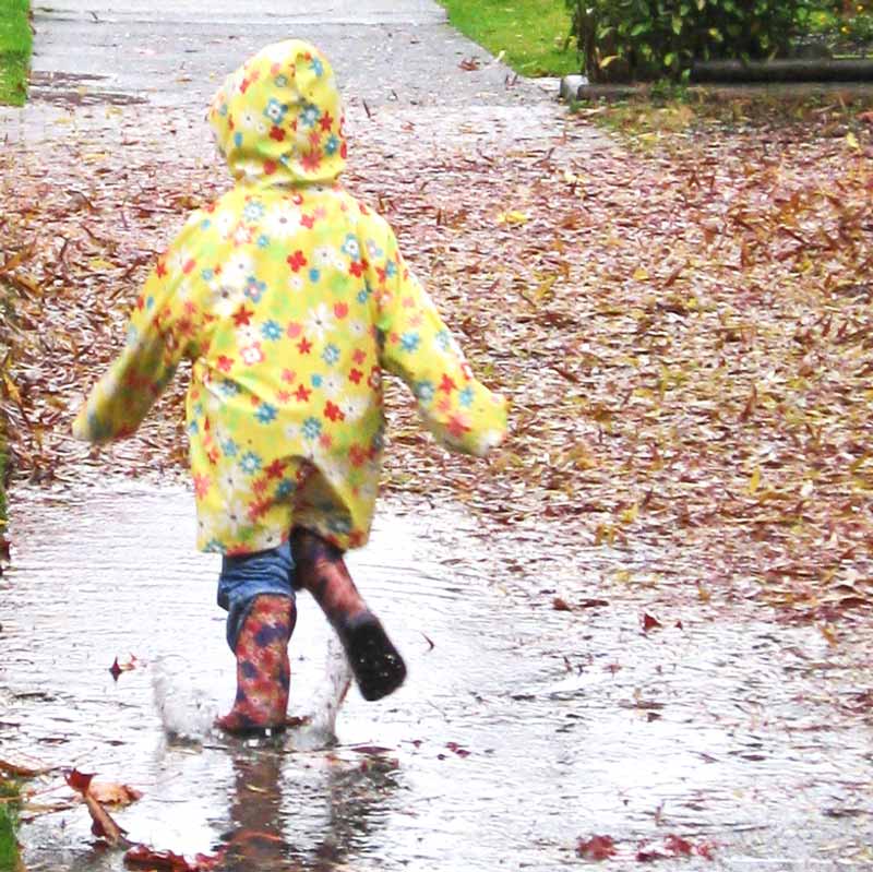 Rainy day activities for kids - a big list of things to do on a rainy day for boys and girls from toddlers and preschoolers to older teens. There’s easy DIY fun scavenger hunts, crafts, games, projects, baking, art and science. Including cheap no mess ideas great for indoors and outdoors to burn off energy. Never be stuck by the nightmare parenting question of what to do on a rainy day again. #rainydays #rainydayactivities #kidsactivities #indooractivities #indoorgames #kidsgames #kidscrafts