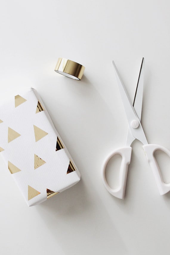 Simple elegant DIY Christmas gift wrap idea with gold washi tape Christmas trees on white paper #christmas #christmasgiftwrap #giftwrap #gold #washitape 