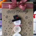 Christmas cards kids can make - button snowman #christmascards #buttoncrafts #snowman
