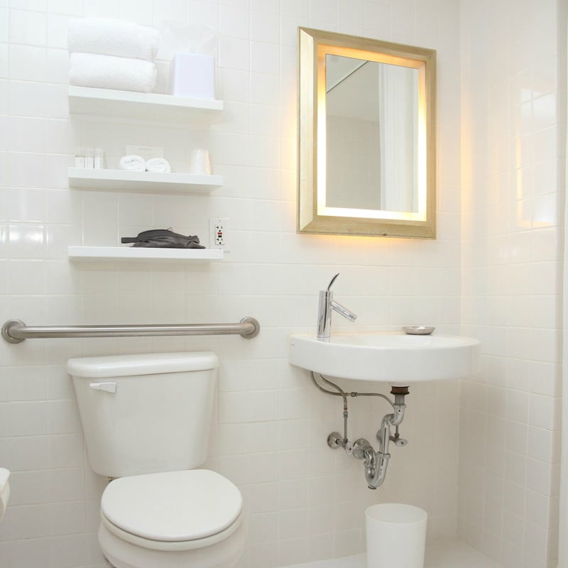 10 Quick Tips to Organize and Declutter a Bathroom