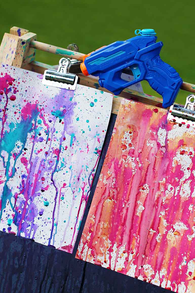Painting outdoors - simple brilliant ideas to get outdoors and paint with kids without any complicated preparation #painting #processart #outdoors #letkidsbekids #creativekids #playoutdoors