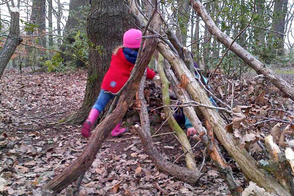 Fun Outside Activities For Kids - Den Building