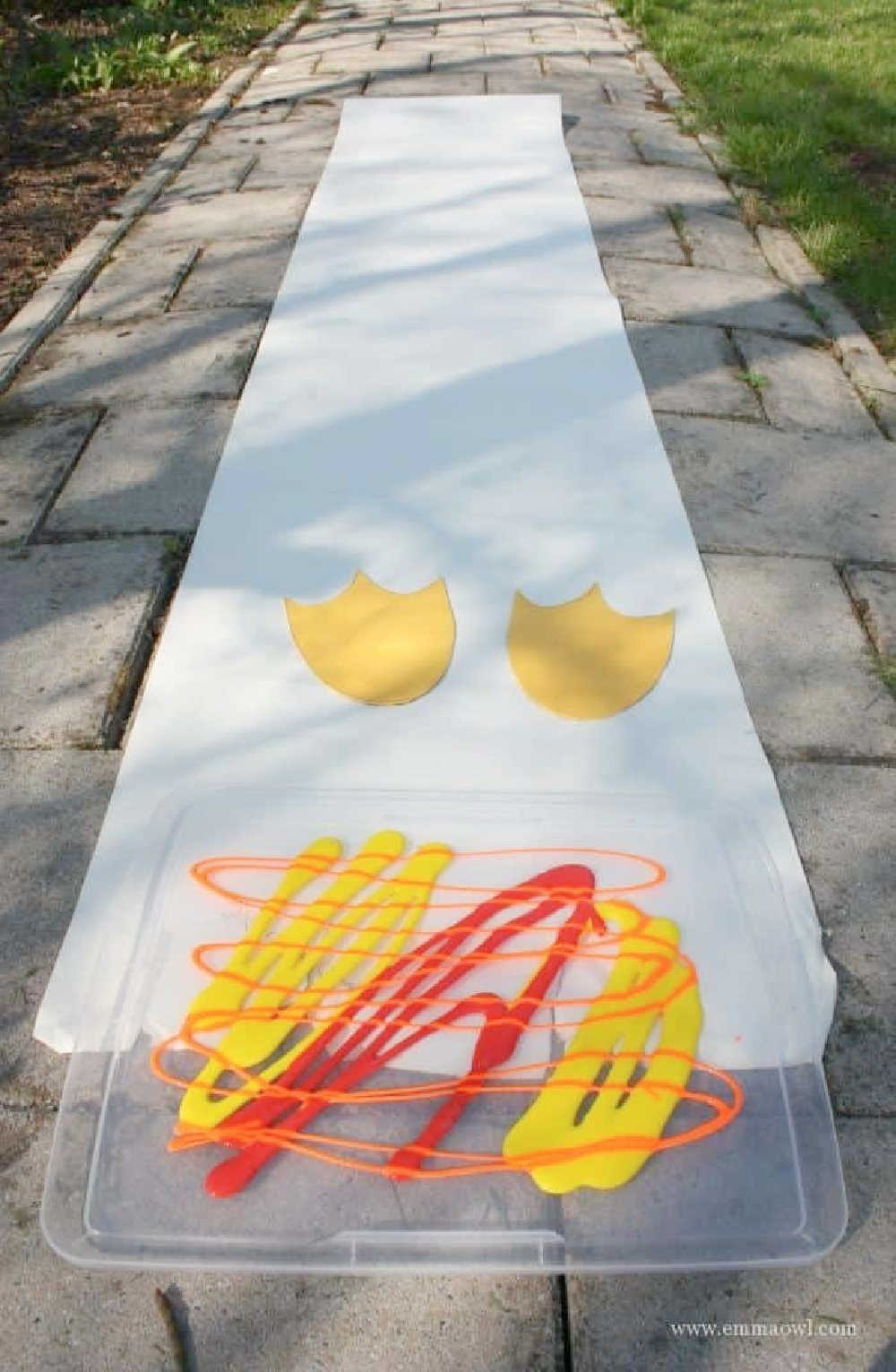 Kids foot painting activity