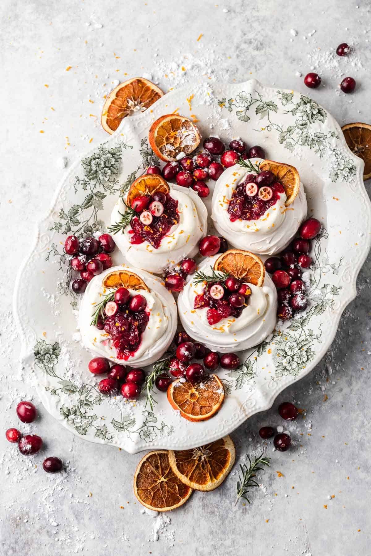 Mini Christmas Meringues