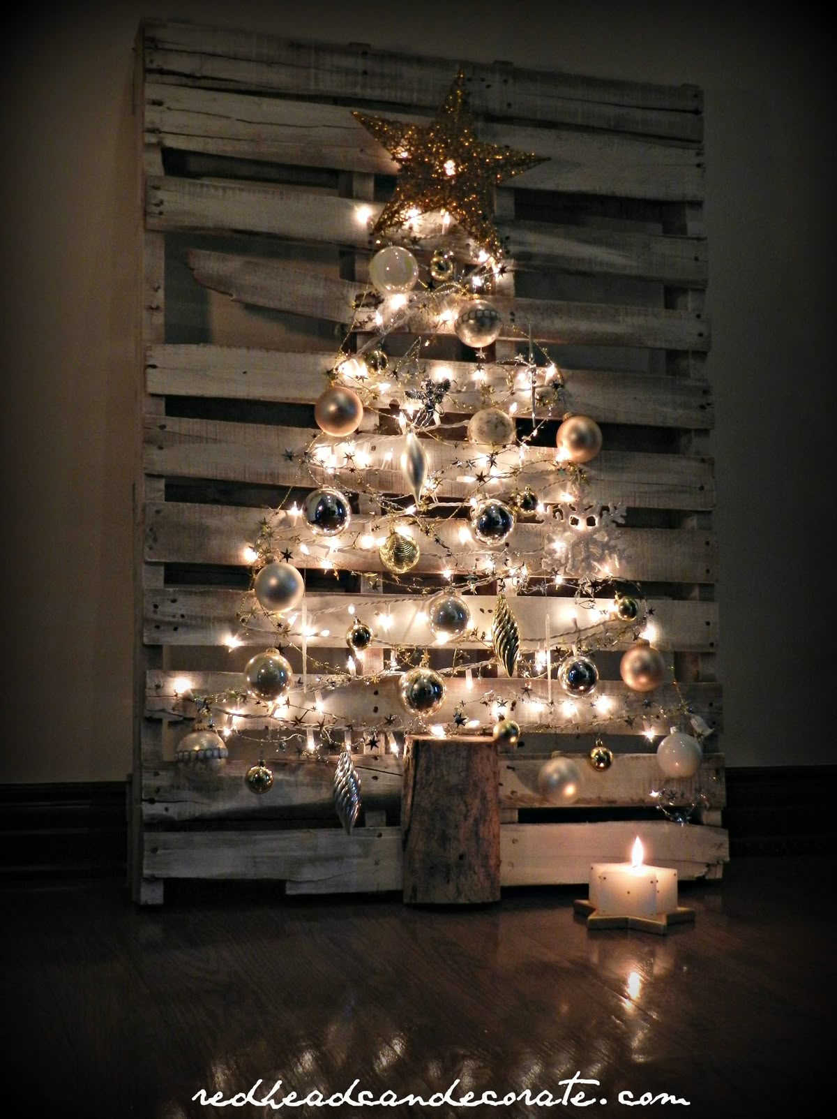 Wall Christmas tree made from pallet