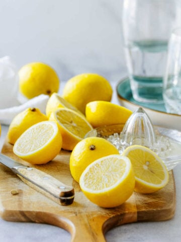 Cut lemons on a chopping board