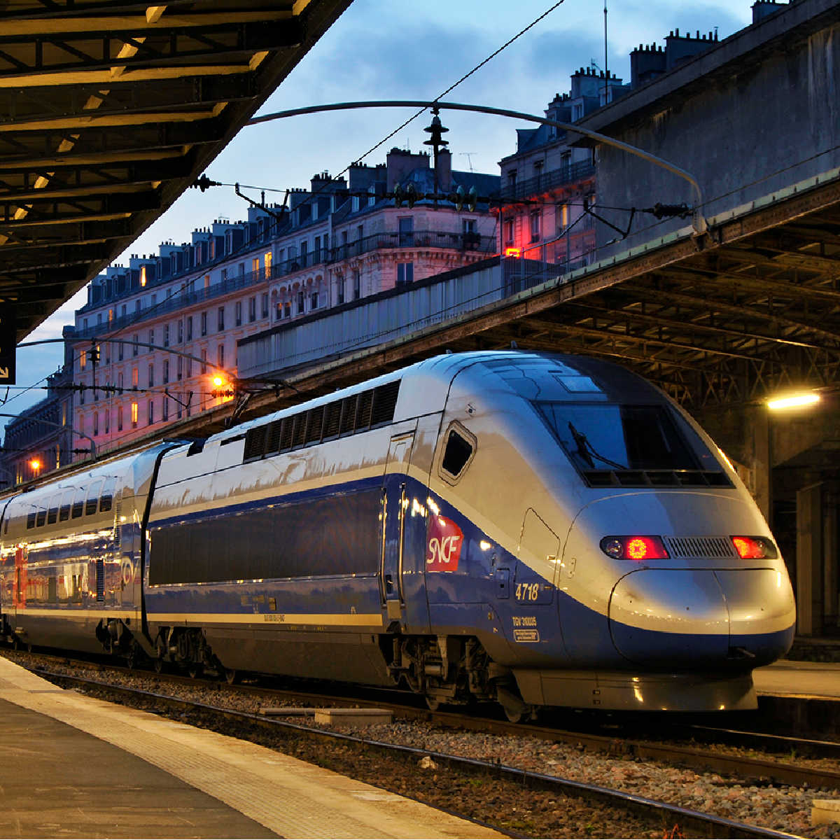 French train in station