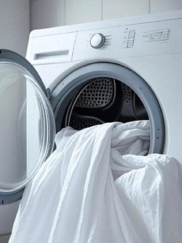 Bed linen with washing machine